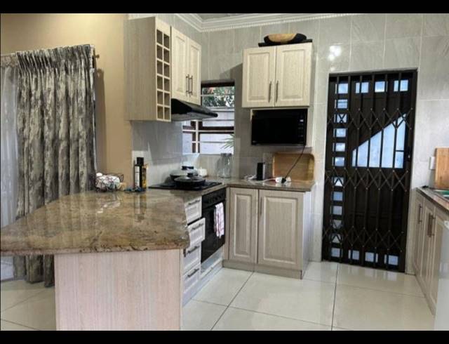 2 BEDROOM TOWNHOUSE FOR SALE IN MEER EN SEE